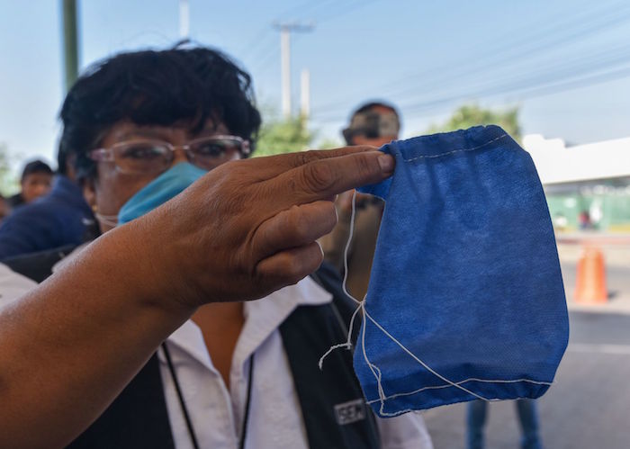 Los profesionales de salud comenzaron a compartirse entre ellos recomendaciones para tratar de disminuir el riesgo de desaires, actos de discriminación e incluso agresiones. Foto: Cuartoscuro