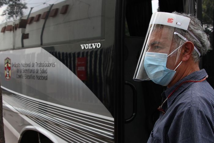 El Sindicato de Trabajadores de la Salud brinda transporte gratuito a enfermeras y enfermeros en la Ciudad de México.