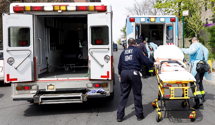 De Blasio Afirmó Que La Gran Urbe Azotada Por La Crisis Tiene Suficientes Mascarillas Viseras Faciales Y Respiradores Para La Semana Próxima Pero Advirtió De Que Hay un Creciente Problema Con Las Batas Quirúrgicas Y Pidió Ayuda Al Gobierno Federal Para Conseguir Más Aunque Tiene Tela Para Fabricar Mil Hasta El De Mayo Foto Justin Lane Efeepa