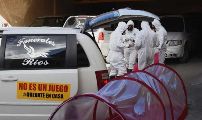 El traslado de los cadáveres se lleva a cabo bajo el seguimiento a instrucciones y protocolos establecidos por el Gobierno de México. Foto: Rey R. Jauregui, La Verdad de Juárez