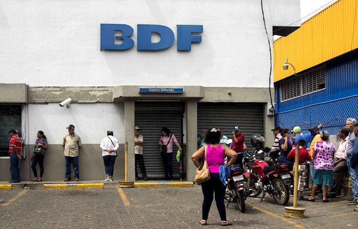 banco-bdf-managua-nicaragua-ancianos-pensión-filas