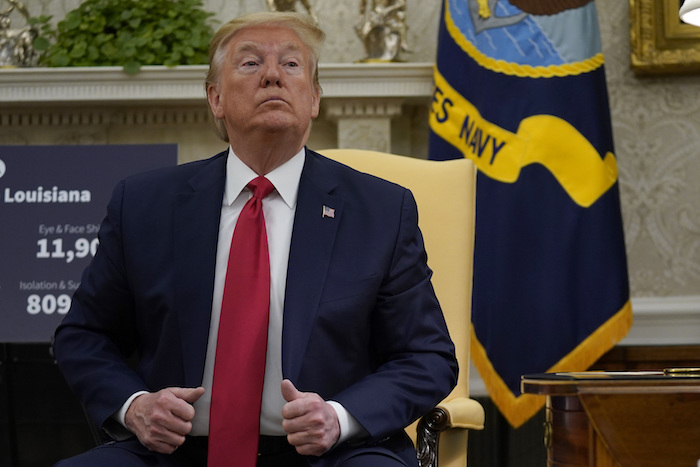 El Presidente estadounidense Donald Trump participa en una reunión sobre coronavirus con el gobernador de Luisiana John Bel Edwards en la Casa Blanca el miércoles, 29 de abril del 2020, en Washington.