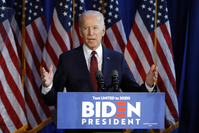 En esta fotografía del martes 7 de enero de 2020, el precandidato demócrata a la Presidencia Joe Biden gesticula durante un evento en Nueva York.