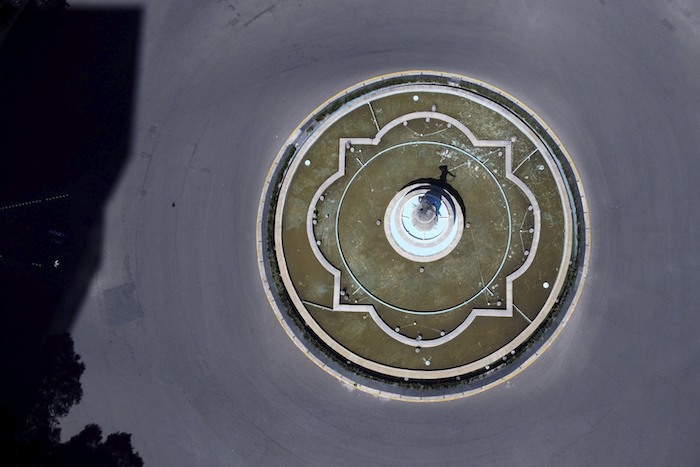 La fuente y la rotonda de la Cazadora Diana se encuentran sin tráfico en el icónico Paseo de la Reforma de la Ciudad de México, mientras México enfrenta su cierre para ayudar a frenar la propagación del nuevo coronavirus, el domingo 17 de mayo de 2020.