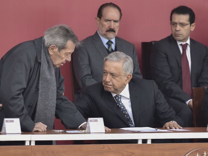 En la imagen, Porfirio Muñoz Ledo, expresidente de la mesa directiva de la Cámara de Diputados, junto al Presidente Andrés Manuel López Obrador.