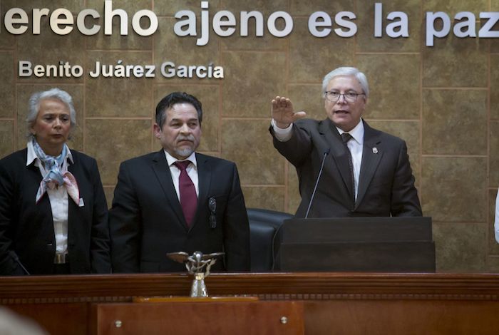 El Pasado De Noviembre De Jaime Bonilla Valdez Tomó Protesta Como Gobernador Constitucional De Baja California En La Sala Del Pleno Del Congreso Del Estado