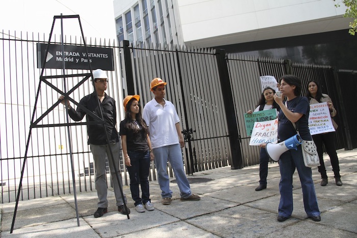 Protesta En El Senado De De La Alianza Mexicana Contra El Fracking