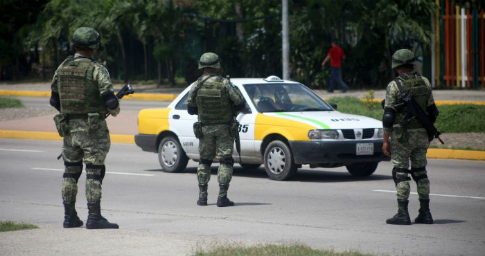 Soldados Realizaron Operativos De Seguridad Sobre La Avenida Costera De Acapulco