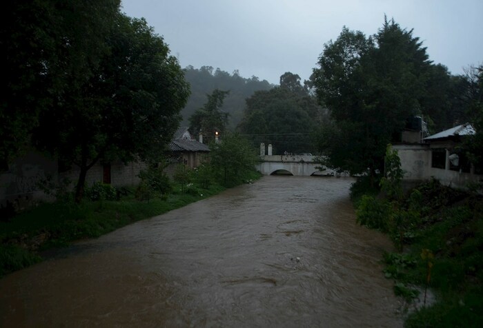 Vista general de una calle inundada este miércoles en el municipio de San Cristóbal de las Casas, estado de Chiapas, (México).