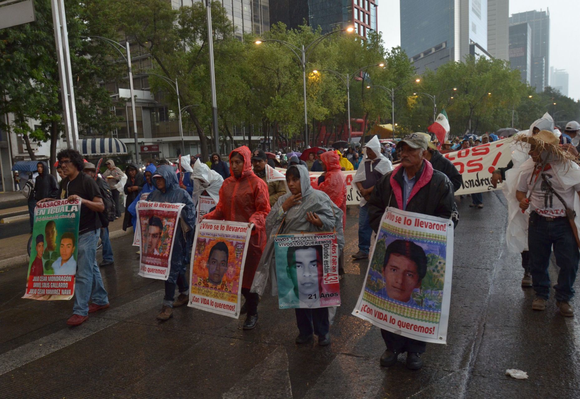 ayotzinapa-marcha-atenco