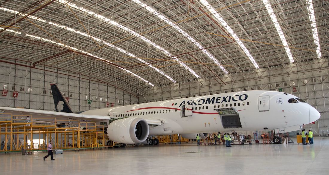 aeromexico-avión-hangar