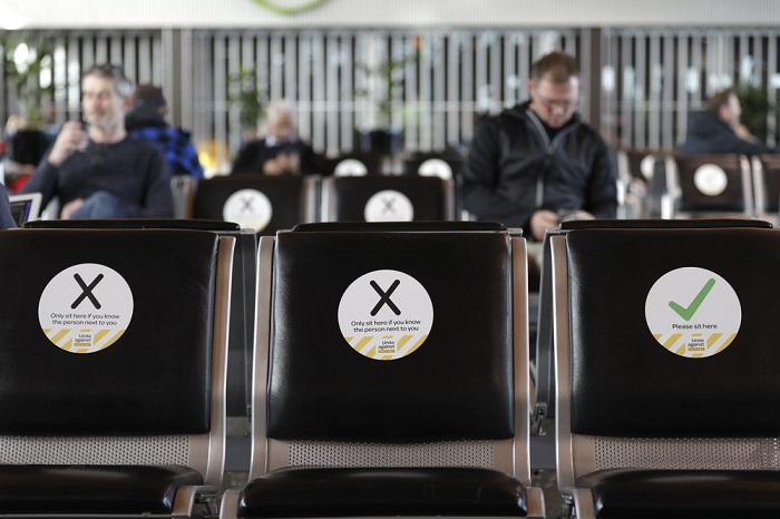 Pasajeros esperan para abordar su vuelo en el aeropuerto de Christchurch en Christchurch, Nueva Zelanda. 