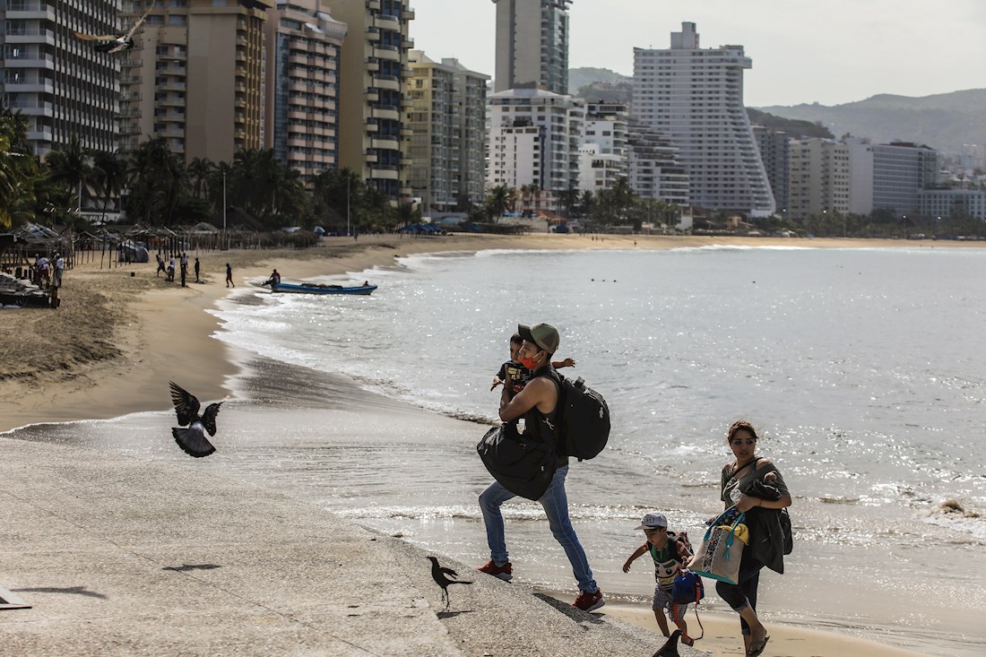 familia-playa-acapulco-julio-2020