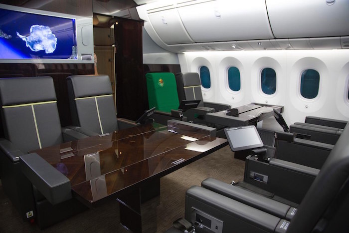 Asientos al interior del avión presidencial.