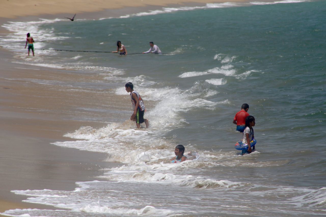 turistas-playa-acapulco-julio-2020