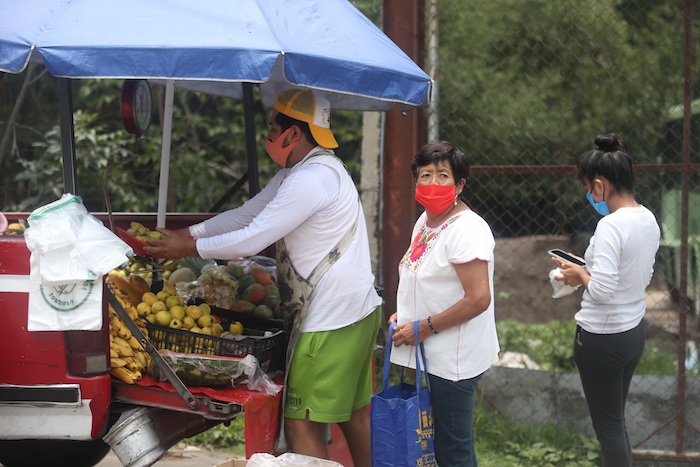 Vecinos de San José Zacatepec realizan sus labores cotidianas el pasado 21 de julio, en Ciudad de México (México). 