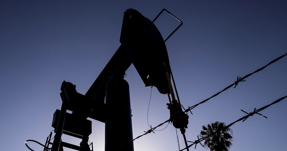 petroleo-bomba-cielo-azul