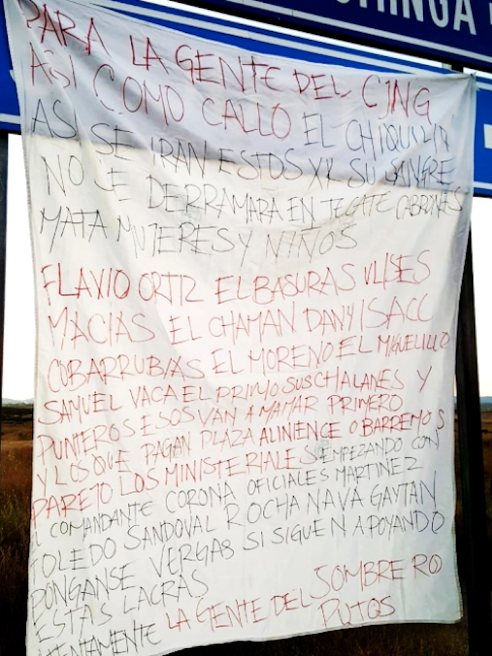 Como parte de la pugna interna, la mayoría de los operadores cercanos a Moreno fueron expuestos en un texto escrito sobre una sábana, colgada la mañana del martes 7 de julio en un anuncio vial, a la altura del poblado Loma Toba, sobre la carretera federal Tecate-Mexicali. 