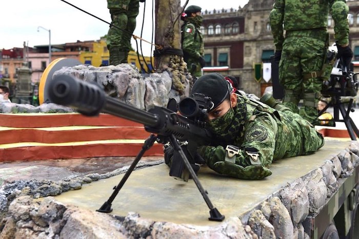 También se mostró parte del armamento con el que cuentan las Fuerzas Armadas. 