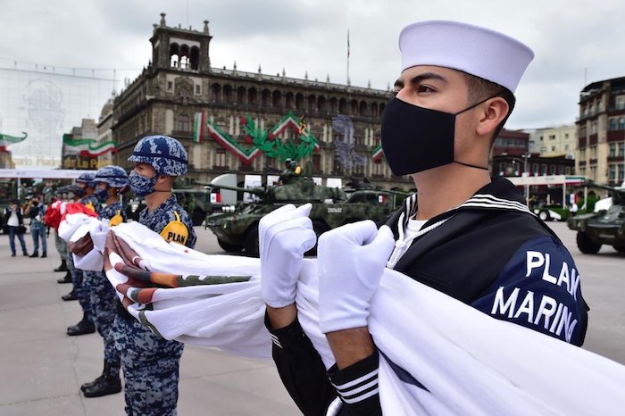 Marinos fueron parte del evento celebrado en el Zócalo de la Ciudad de México. 