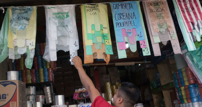 pensemos En Los Plásticos De Un Solo Uso La Industria En Este Sector Se Refiere a La Economía Circular Y Al Reciclaje Como Si Fueran Sinónimos Y Ha Asumido Compromisos