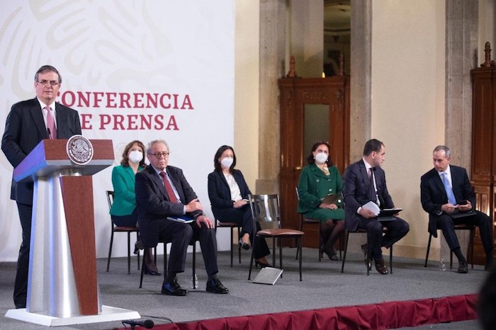 El Secretario de Relaciones Exteriores explicó que “se firmará un acuerdo con AstraZeneca para que México tenga acceso a 77.4 millones de dosis que en un periodo de marzo y hasta agosto serán entregadas a nuestro país”. 