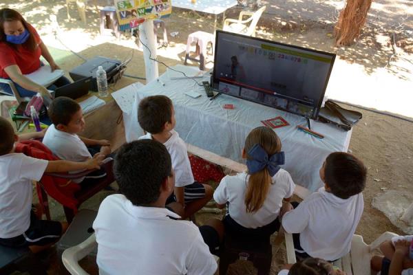 Escuela equipada hijos chapo