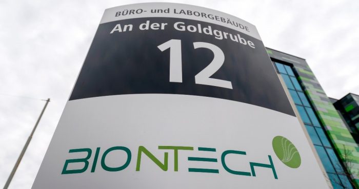 Letras del nombre de la compañía biotecnológica alemana BioNTech.