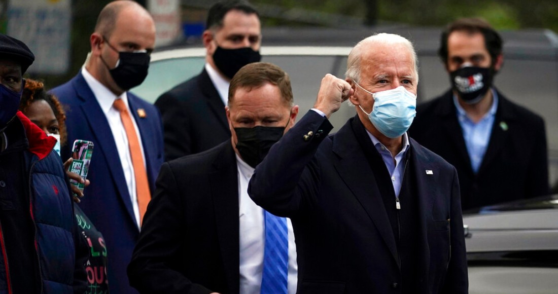 El candidato presidencial demócrata Joe Biden visita el Centro Acuático Joseph R. Biden Jr. el martes 3 de noviembre de 2020, en Wilmington, Delaware. Foto: Carolyn Kaster, AP