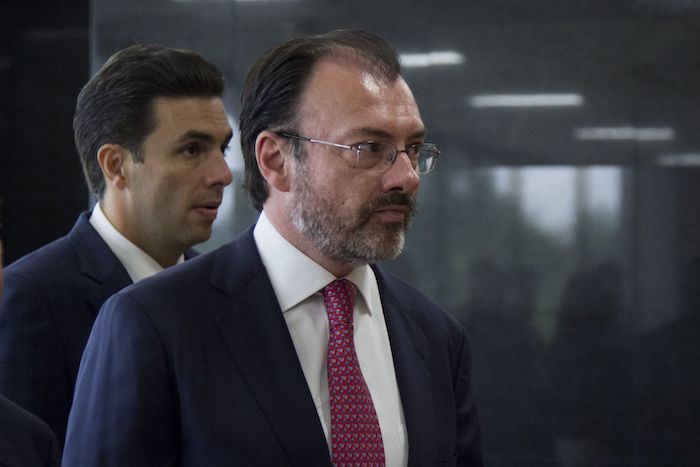 El entonces Canciller Luis Videgaray Caso, y Jesús Sesma, excoordinador de la bancada del Partido Verte Ecologista de México (PVEM) en la Cámara de Diputados, en 2017. 