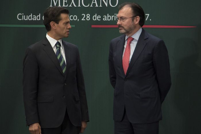 Enrique Peña nieto, entonces Presidente de la República, y Luis Videgaray, exsecretario de Relaciones Exteriores, durante la ceremonia de Reconocimiento al Servicio Exterior Mexicano. 