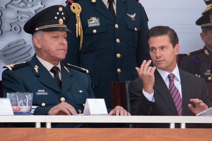 El expresidente Enrique Peña Nieto, y Salvador Cienfuegos Zepeda, exsecretario de la Defensa, en 2017. 