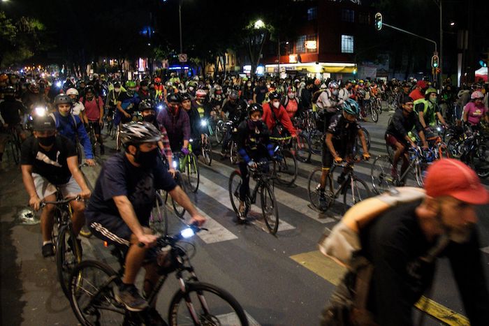 Ciclistas De La Ciudad De México Realizan Una Concentración En La Explanada Monumento a La Revolución Para Exigir Justicia Y Pronta Solución De Las Autoridades En El Caso De Mario Trejo López Ciclista Atropellado Por Un Chofer De Autobús De Transporte Público El Pasado De Noviembre