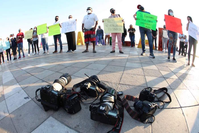 Periodistas exigieron con una protesta la aparición del fotógrafo. Foto: Noroeste.