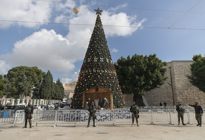 Una Unidad De Seguridad Nacional Palestina Vigila En La Plaza Del Pesebre En Belén Antes De La Navidad El Miércoles De Diciembre De En Cisjordania