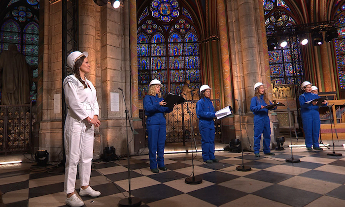 En Esta Fotografía Facilitada Por La Soprano Julie Fuchs De Maitrise Notre dame De Paris Y El Coro De La Catedral De Notre Dame Miembros De Este Coro Graban Un Concierto De Navidad Dentro Del Lugar El Sábado De Diciembre De