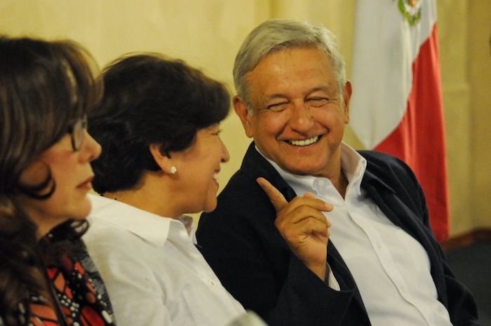 El Presidente Andrés Manuel López Obrador y Delfina Gómez, la nueva titular de la Secretaría de Educación Pública (SEP). 