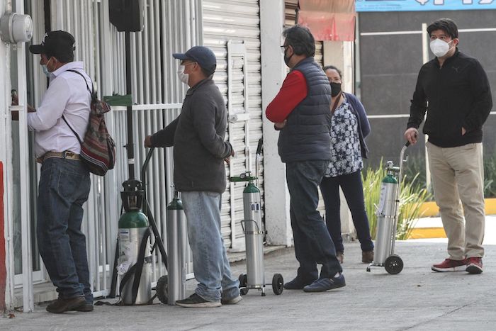 Debido a la creciente ola de contagios y hospitalizaciones por COVID-19, la compra o relleno de tanques de oxígeno también han aumentado su demanda. 