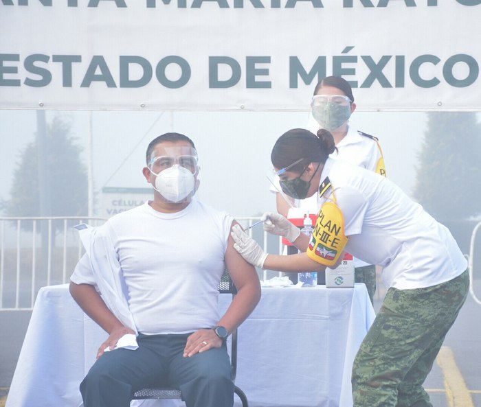 Daniel Díaz Domínguez, mayor médico cirujano, jefe de Asistencia Interna del Hospital Militar de zona en Toluca, Estado de México. 