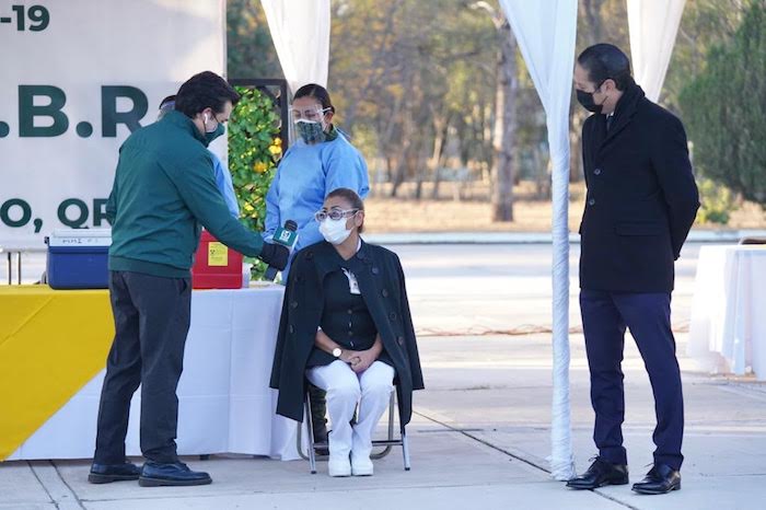 María del Rosario atiende a pacientes con el nuevo coronavirus. 