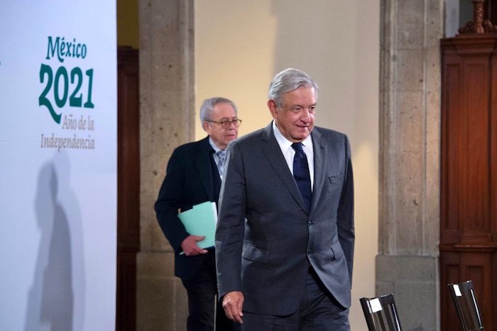 El Presidente Andrés Manuel López Obrador al arribar a su conferencia de prensa matutina de este viernes. 