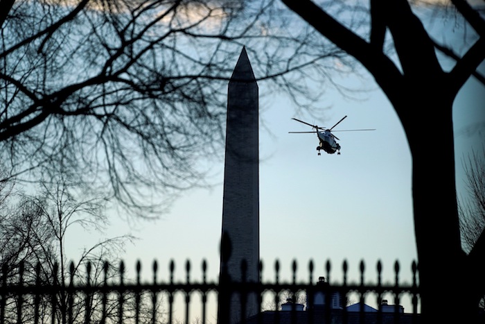 Trump Salió Del Edificio El Miércoles Por La Mañana Y Cruzó El Jardín Sur Para Abordar El Helicóptero Marine One