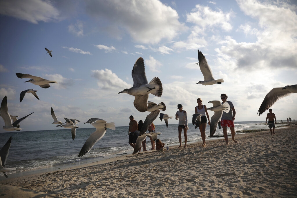 turistas-playas-quintana-roo