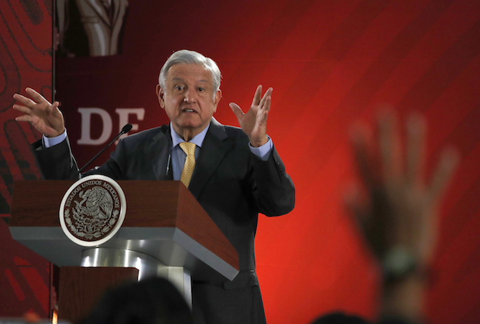 En esta fotografía del viernes 8 de marzo de 2019, el Presidente Andrés Manuel López Obrador responde preguntas en su conferencia de prensa diaria en el Palacio Nacional, en la Ciudad de México. 