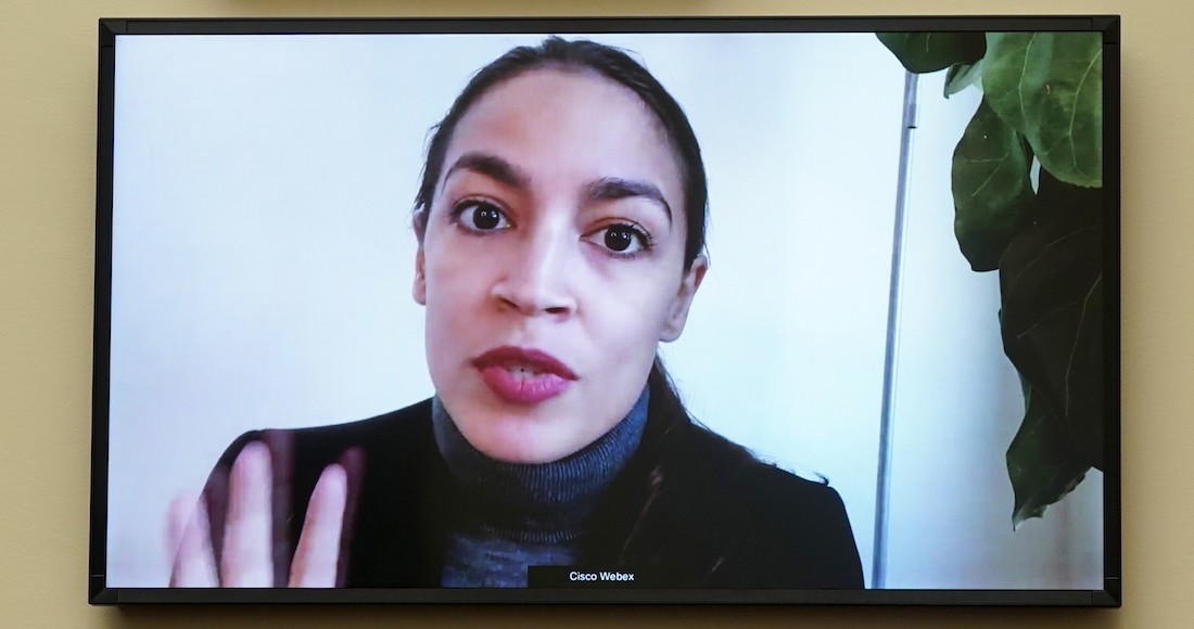 La congresista estadounidense demócrata Alexandria Ocasio-Cortez en una audiencia telemática del Comité de Servicios Financieros de la Cámara, el pasado 2 de diciembre.