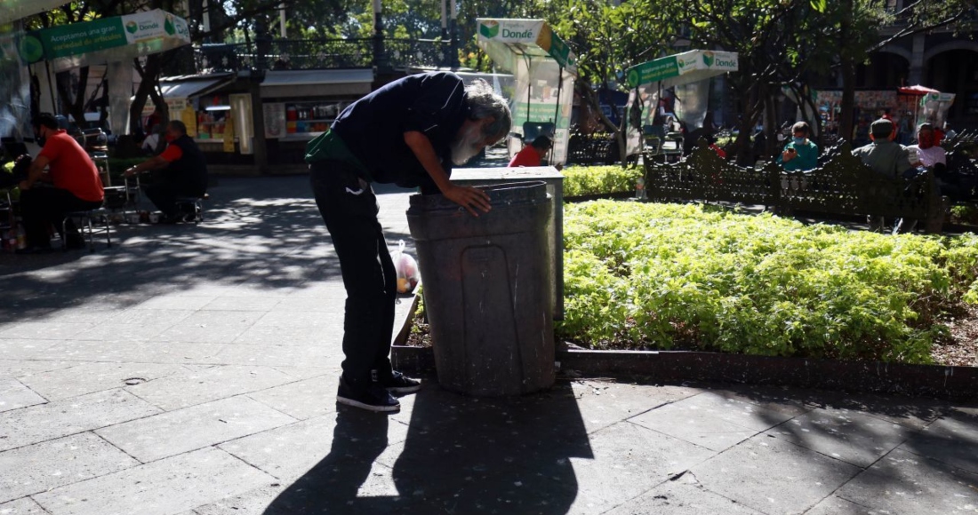 hombre-busca-basura-cdmx