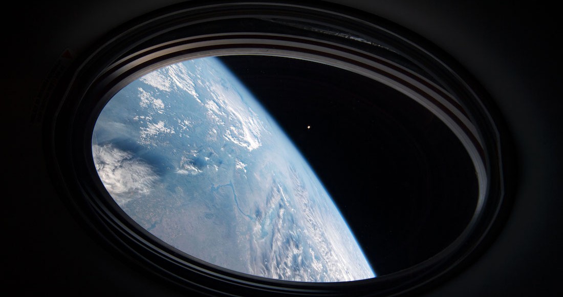 Un astronauta tomó esta foto de la Tierra mientras miraba hacia el próximo objetivo de la NASA: un regreso a la Luna.