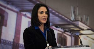 La periodista Lydia Cacho, durante la ceremonia en la cual el Estado Mexicano le pidió una disculpa por la violación de sus derechos humanos cuando fue arrestada tras la publicación de su libro "Los demonios del Edén", en la ciudad de Cancún, Quintana Roo.