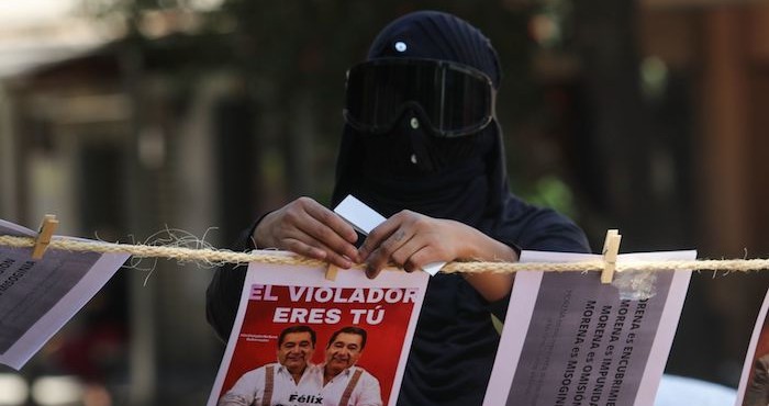 Integrantes de colectivas feministas protestaron afuera de la CEN de Morena en contra del candidato a Gobernador de Guerrero, Félix Salgado Macedonio, quien es señalado por cinco casos de abuso y violencia hacia las mujeres en este estado.