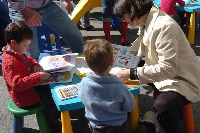 Foto niños en escuelas